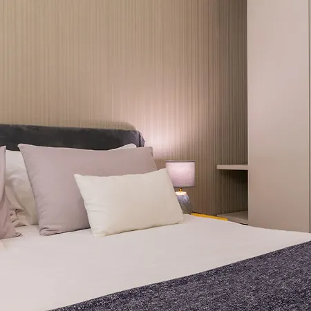 Elegant With Terrace By Wonderful Italy