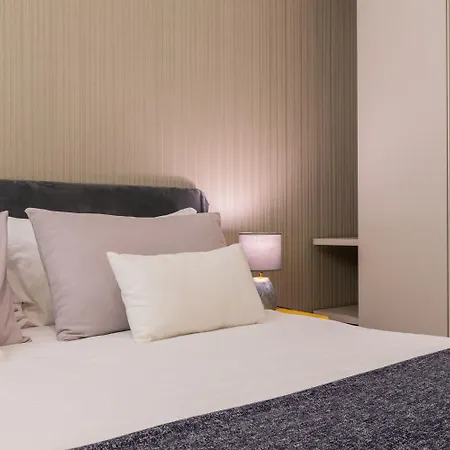 Elegant With Terrace By Wonderful Italy *