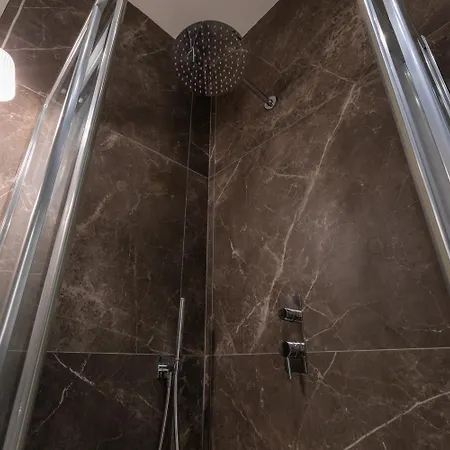 Lägenhet Elegant With Terrace By Wonderful Italy