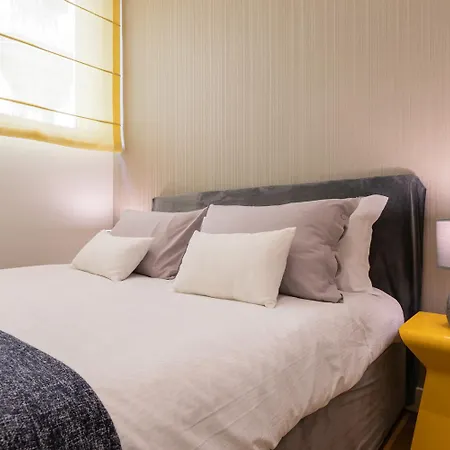 Lägenhet Elegant With Terrace By Wonderful Italy