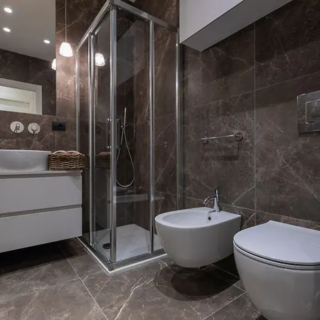 Lägenhet Elegant With Terrace By Wonderful Italy