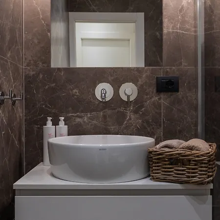 Lägenhet Elegant With Terrace By Wonderful Italy Turin